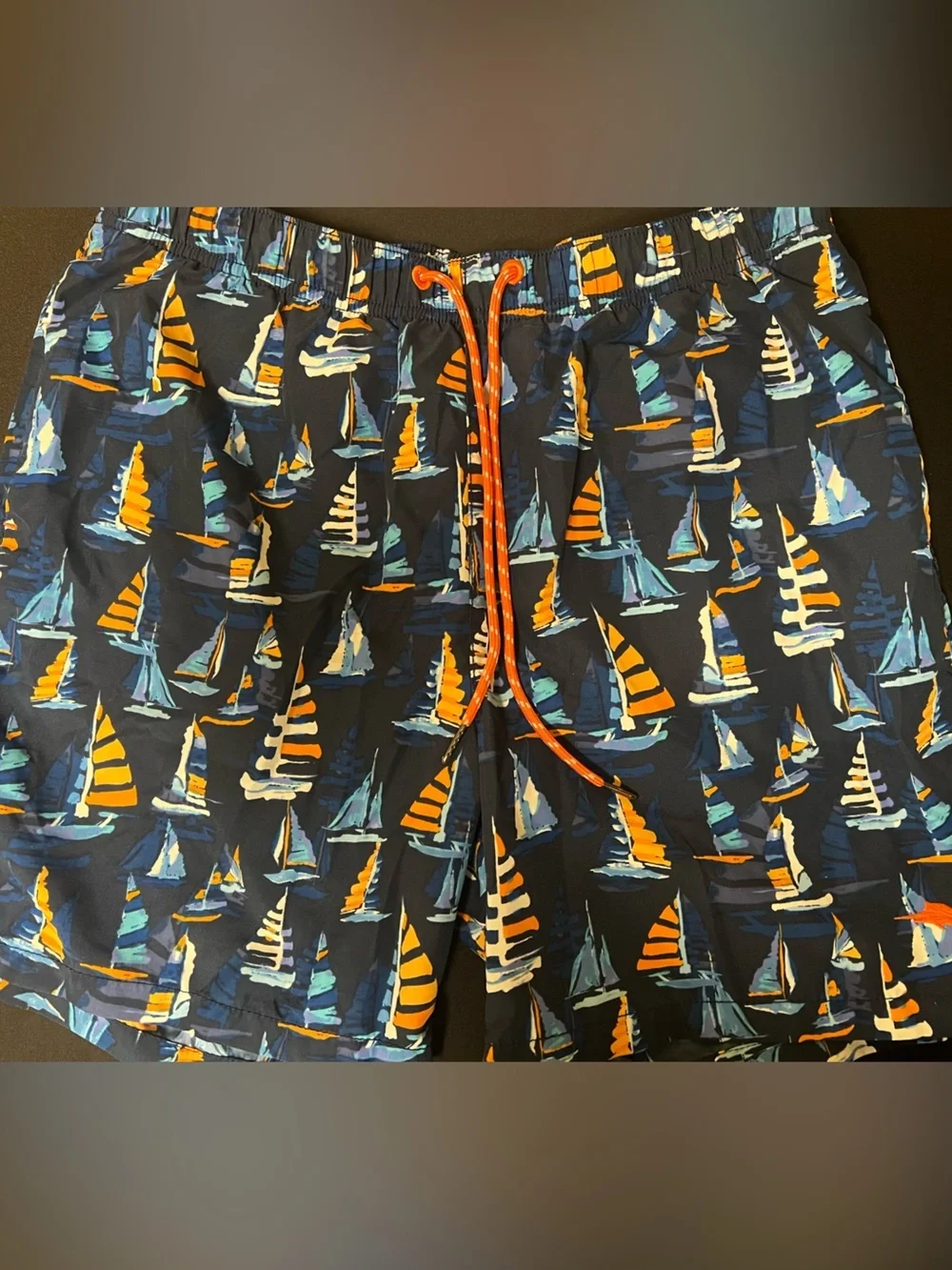TOMMY BAHAMA RELAX NAVY TRUNKS W/ORANGE/LT BLUE SAILBOAT PRINT. MEDIUM